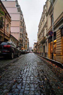 Batumi, Gürcistan - 4 Mayıs 2021: Yağmurdan sonra şehir sokakları