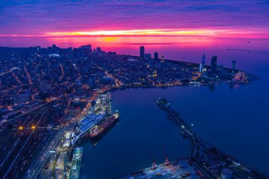 Batum, Gürcistan - 15 Mart 2021: İnsansız hava aracı ile gün batımı