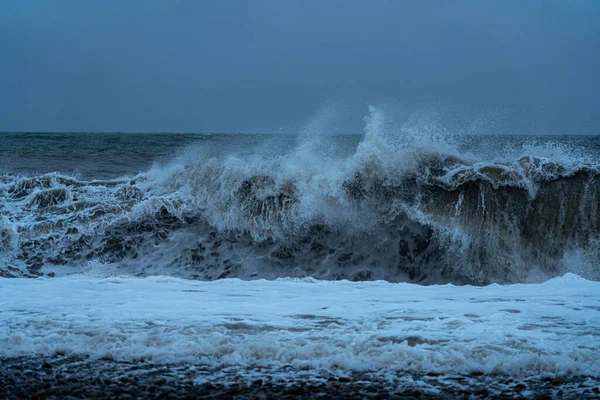 9 Mayıs 2021 'de Batumi' deki Karadeniz Fırtınası