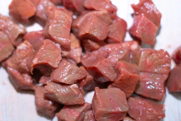 Carne Yace Sobre Una Mesa Madera — Foto de Stock