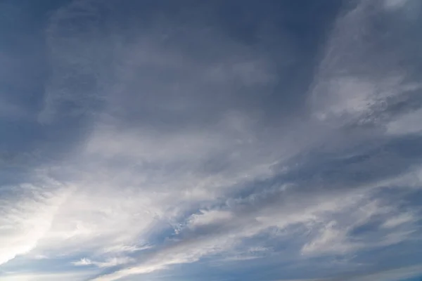 日没前の美しい灰色の雲 — ストック写真