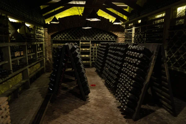 Wijnflessen Een Wijnkelder — Stockfoto