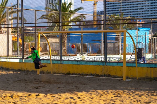 Batumi Georgia Mayo 2021 Portero Salta Después Pelota Campo Arena —  Fotos de Stock