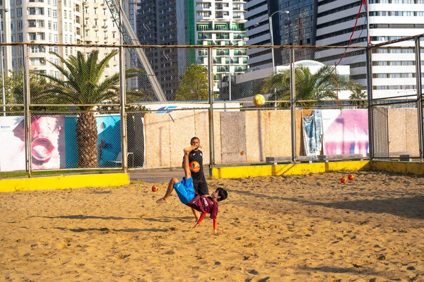 Batumi Georgia Mayo 2021 Atleta Patea Pelota Sobre Mismo —  Fotos de Stock