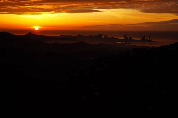 Beautiful Yellow Sunset Background City — 图库照片
