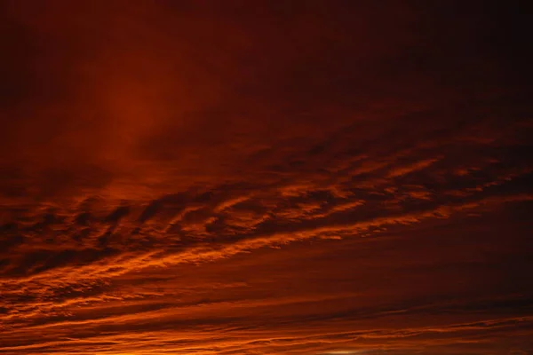 Schöner Gelber Sonnenuntergang Kumuluswolken — Stockfoto