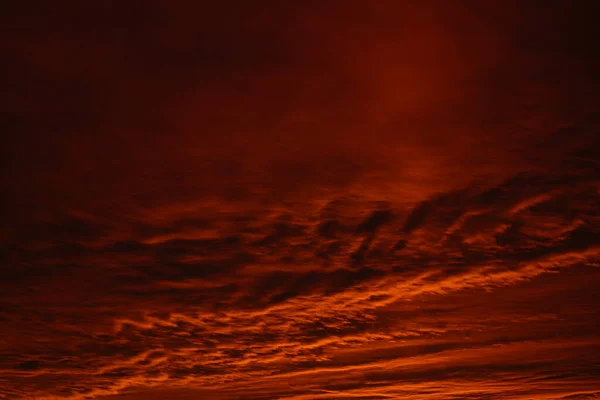 Schöner Gelber Sonnenuntergang Kumuluswolken — Stockfoto