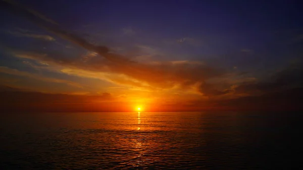 Ηλιοβασίλεμα Στη Μαύρη Θάλασσα Τον Μάιο — Φωτογραφία Αρχείου