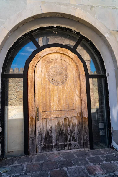 Wooden Doors Stone Church — Stock fotografie