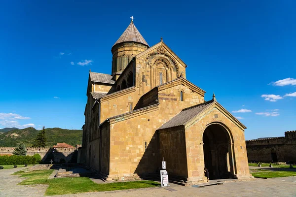 Mtskheta şehrindeki Beyaz Kilise