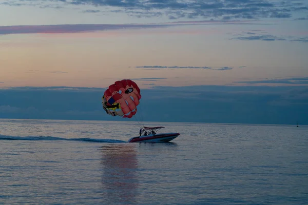 Batumi Géorgie Juin 2021 Vol Parachute Bateau — Photo