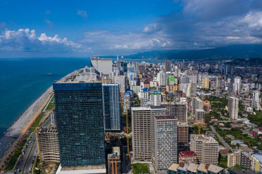 İnsansız hava aracından güzel bir bulvar manzarası.