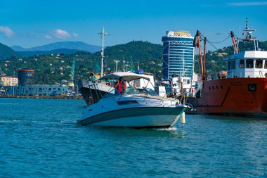 Batumi, Gürcistan - 7 Haziran 2021: Karadeniz 'de tekne gezisi