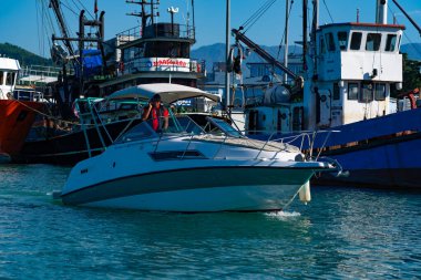 Batumi, Gürcistan - 7 Haziran 2021: Karadeniz 'de tekne gezisi