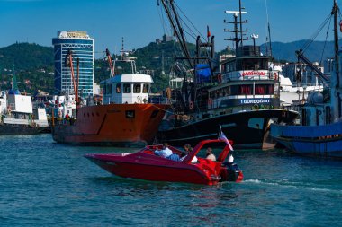 Batumi, Gürcistan - 7 Haziran 2021: Karadeniz 'de tekne gezisi