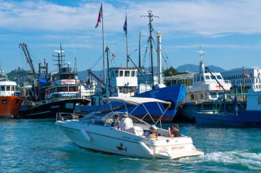 Batumi, Gürcistan - 7 Haziran 2021: Karadeniz 'de tekne gezisi