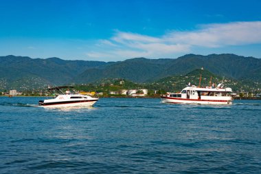 Batumi, Gürcistan - 7 Haziran 2021: Karadeniz 'de tekne gezisi