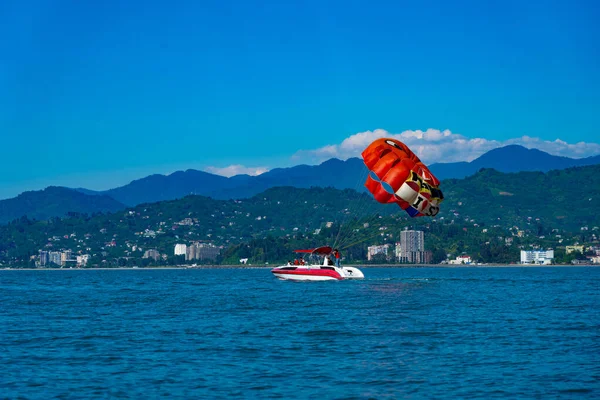 Batumi Georgia Června 2021 Člun Padákem Černém Moři — Stock fotografie