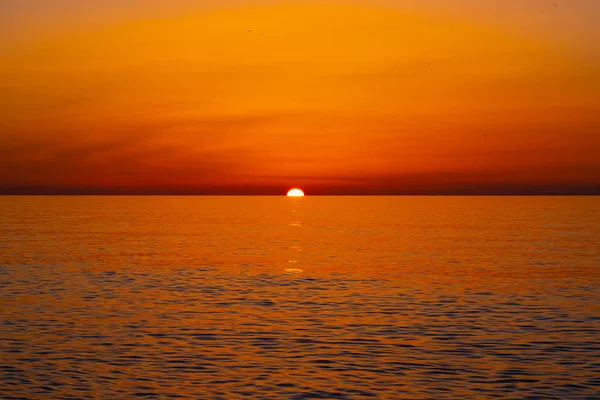 Schöner Orangefarbener Sonnenuntergang Meer — Stockfoto