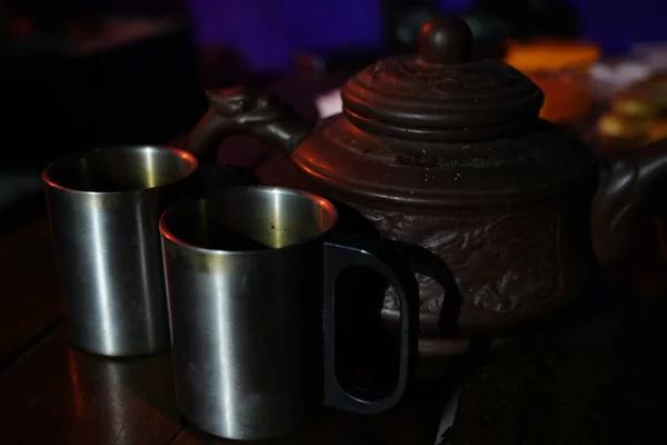 Metal Glasses Stand Table Metal Teapot — Stock Photo, Image