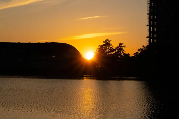 Meninas Lago Durante Pôr Sol — Fotografia de Stock