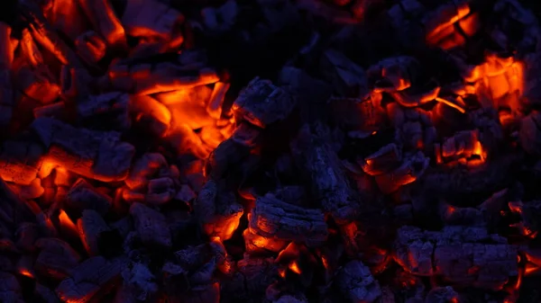 Hořící Uhlí Černém Pozadí — Stock fotografie