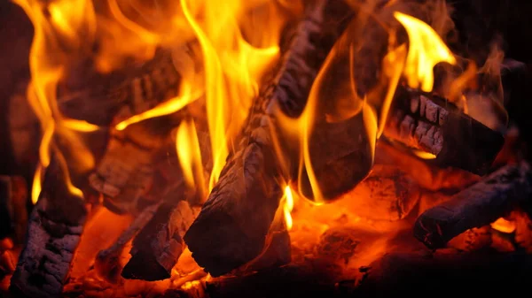 Bruciare Legna Ardere Sfondo Nero — Foto Stock