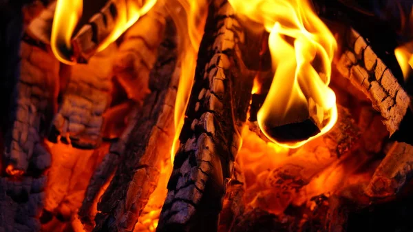 Palenie Drewna Opałowego Czarnym Tle — Zdjęcie stockowe
