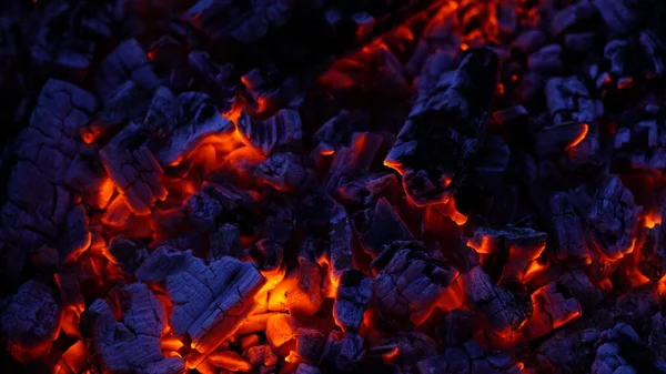 Płonące Węgle Czarnym Tle — Zdjęcie stockowe
