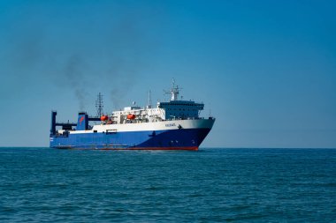 Batumi, Gürcistan - 15 Haziran 2021: feribot limana girer.