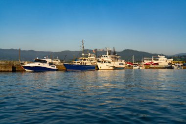Batumi, Georgia - 15 Haziran 2021: yat kulübünde gemiler