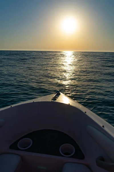 Vista Mar Partir Barco Durante Pôr Sol — Fotografia de Stock