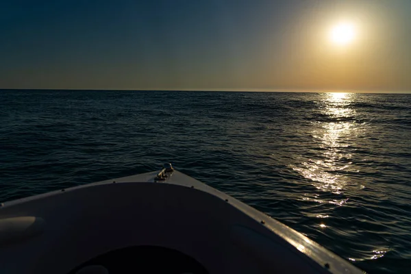 Vista Mar Partir Barco Durante Pôr Sol — Fotografia de Stock