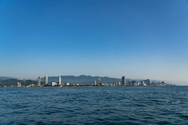 Batumi şehrinin deniz manzarası.