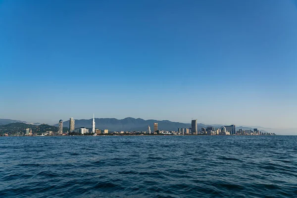 Batumi şehrinin deniz manzarası.