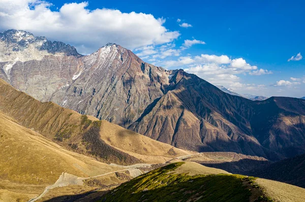 Montagne Brune Dans Les Nuages Vue Depuis Drone — Photo