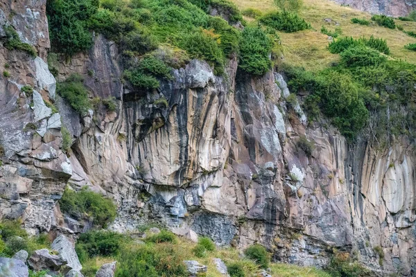 緑の灰色の岩 — ストック写真