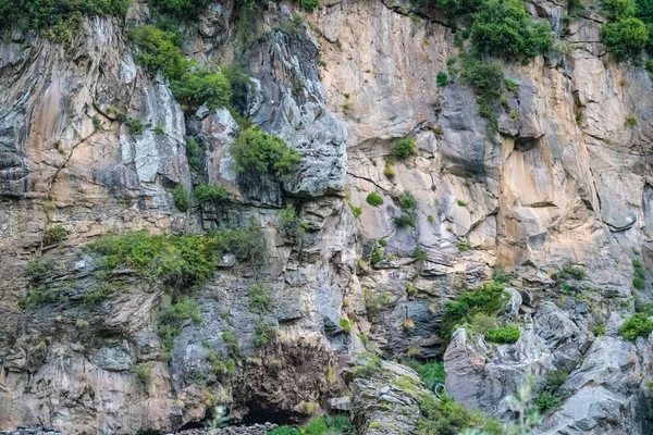 緑の灰色の岩 — ストック写真