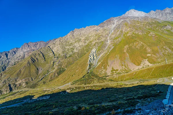 Mont Kazbegi Contre Ciel Bleu — Photo