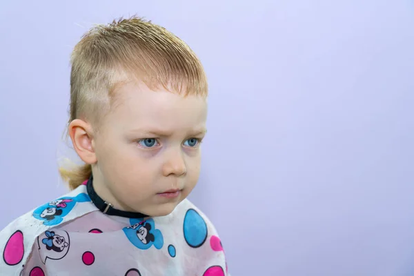 Boy Sitting Background Gray Wall — Stock Photo, Image