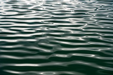 Nehirdeki dalgalar şeklinde desenli arkaplan