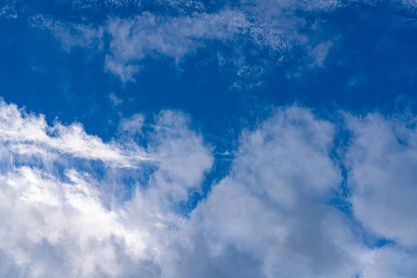 Όμορφα Σύννεφα Στον Γαλάζιο Ουρανό Στο Μαϊάμι — Φωτογραφία Αρχείου