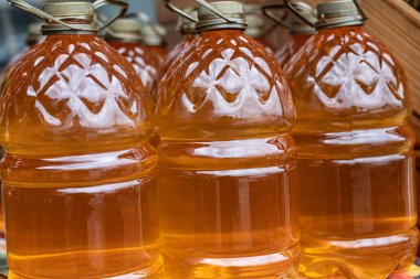 Şişe içinde ayçiçeği yağı