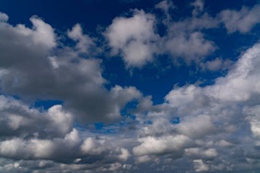 Batum, Gürcistan - 12 Mart 2021: Fırtına sırasında bulutlar