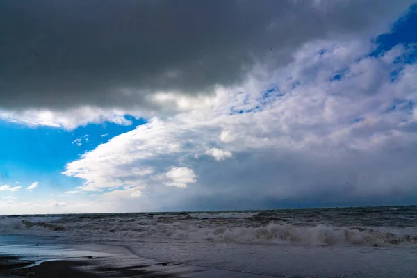 Nuvens Pretas Cinzentas Brancas Céu Azul — Fotografia de Stock