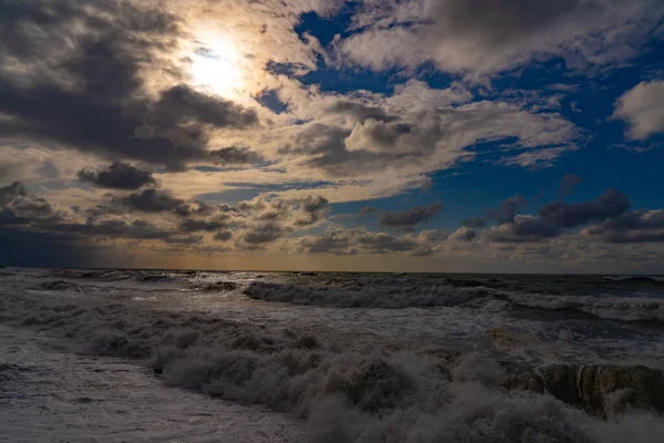 Batumi Geórgia Março 2021 Sol Atrás Das Nuvens Sobre Mar — Fotografia de Stock