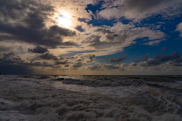 Batumi Georgien Mars 2021 Sol Bakom Molnen Över Svarta Havet — Stockfoto