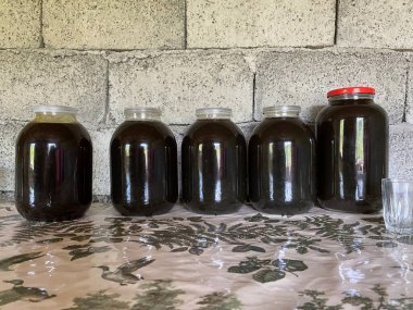 Cam kavanozlarda kestane balı