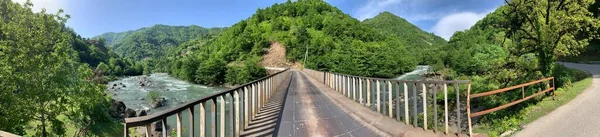 Puente Sobre Río Montaña Gran Panorama —  Fotos de Stock