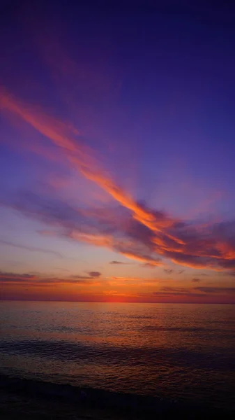 青いオレンジの海の夕日 — ストック写真